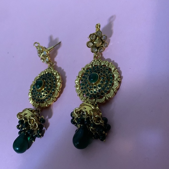 Beautiful earrings - Picture 3 of 4